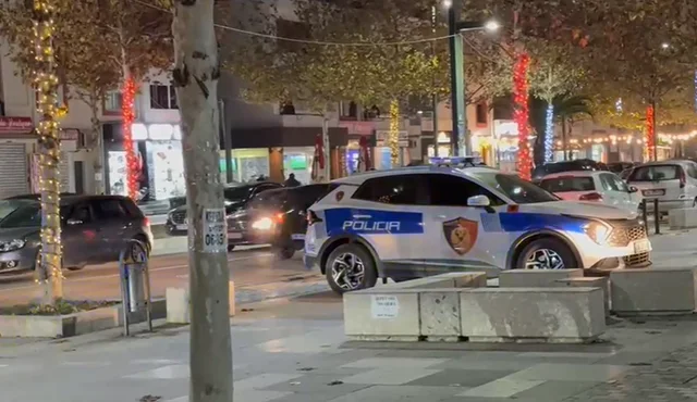 U rrëzua tek blloqet e betonit, plagoset rëndë në kokë