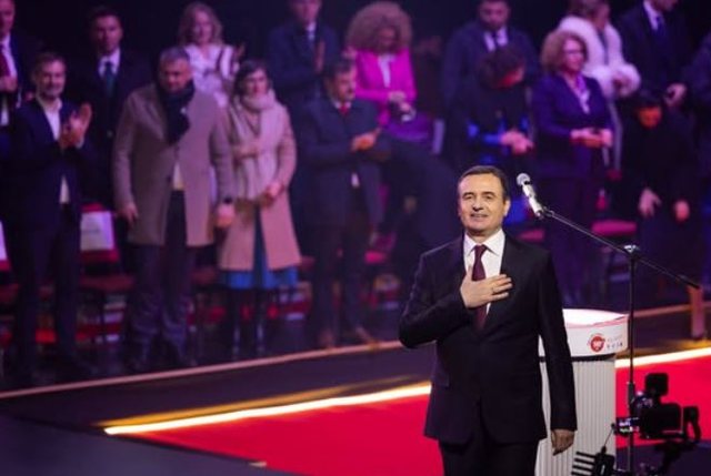 Triumfoi n&euml; zgjedhje, Albin Kurti falenderon qytetar&euml;t: U jemi