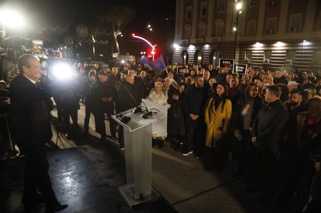 Sot foltorja e 6-të e opozitës para Kryeministrisë, policia me