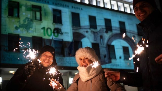 Fest&euml; e pazakont&euml;! Bullgar&euml;t e presin Vitin e Ri dhe Euron me