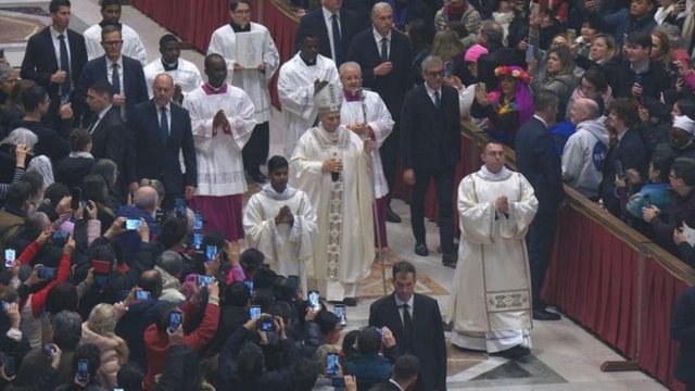 &ldquo;Bota nuk shp&euml;tohet duke mprehur shpatat, por duke mir&euml;pritur