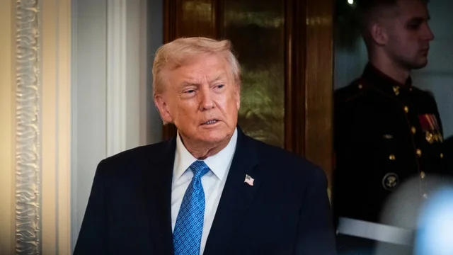 Gazetari ZBARDH DETAJE nga 50 sekondat e bisedës me Trump pas sulmit