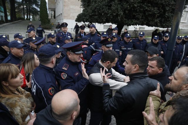 Protesta e “Shqipëria Bëhet”/ Procedohet penalisht