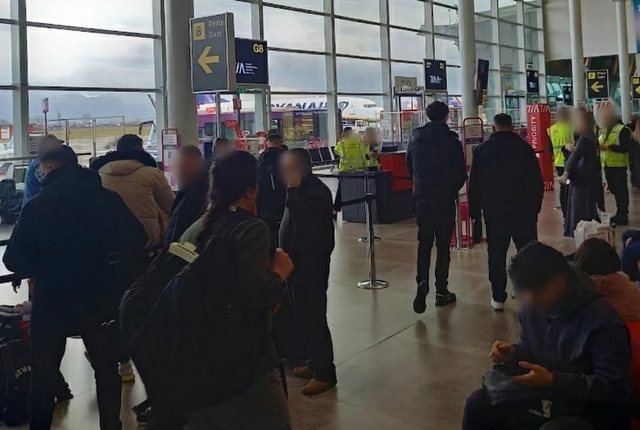 S`ndalen ankesat për aeroportin e Tiranës: Nuk ka vend për tu