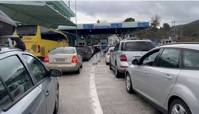 Kakavij&euml;, fermer&euml;t grek&euml; heqin bllokadat dyditore, rikthehet