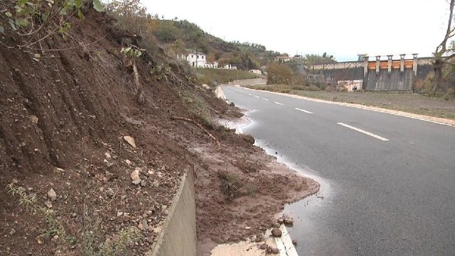 Situata n&euml; Qarkun e Kor&ccedil;&euml;s nga moti i keq, prishet ura e