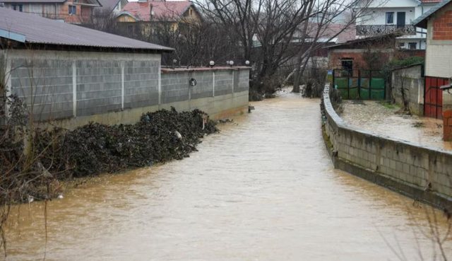 Përmbytje në disa zona të Kosovës, disa komuna shtyjnë