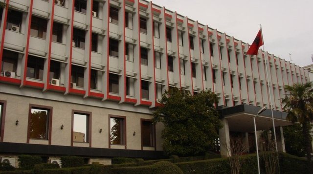 Ministria e Jashtme apel qytetar&euml;ve shqiptar n&euml; Iran: Ruani kontakt