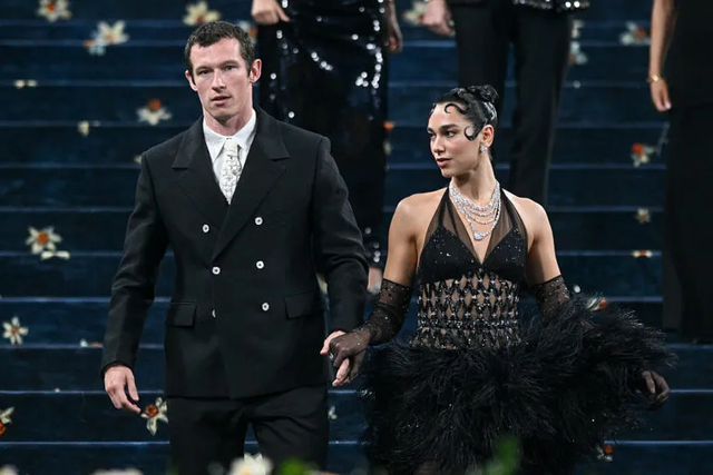 Si mund t&euml; b&euml;hen Dua Lipa dhe Callum Turner &ccedil;ifti i ri m&euml;