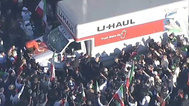 Video/ Kamioni p&euml;rplaset me protestuesit pro-Iran n&euml; Los Angeles,