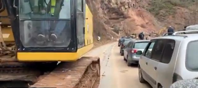 “Nuk ka siguri...”, bllokimi i rrugës në Librazhd–