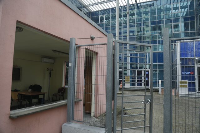 FOTO/ Ankimi i Shoqatës së Gjyqtarëve, nis rimodelimi i hyrjes