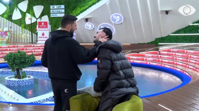 Rritet kurreshtja p&euml;r mesazhin e kutis&euml; s&euml; Pandor&euml;s, Kristi