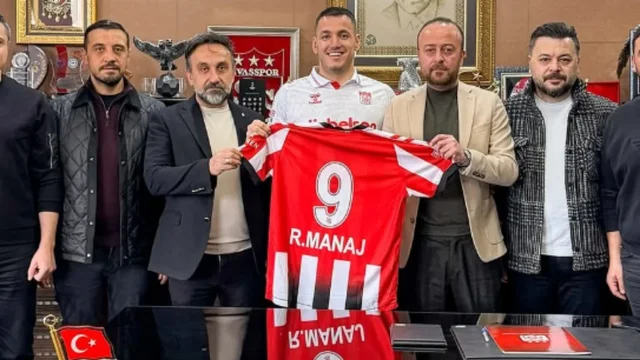 U kthye n&euml; futbollin turk, Rey Manaj firmos zyrtarisht me Sivasspor