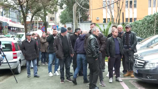 Protest&euml; p&euml;r 146 hektar&euml; tok&euml;, banor&euml;t e Rrjollit