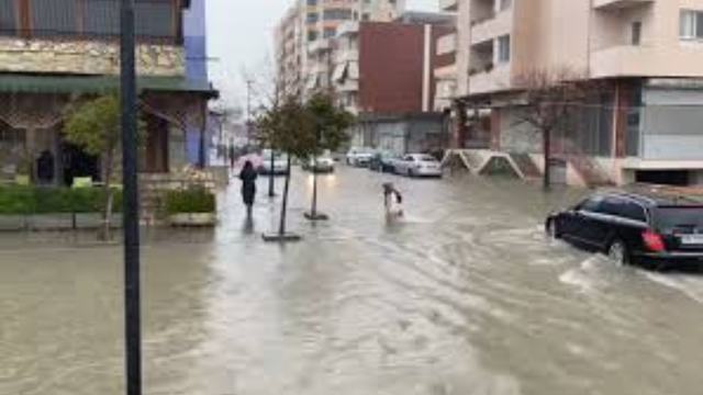 Moti i keq "pushton" vendin! Sh&euml;rbimi Meteorologjik Ushtarak ngre