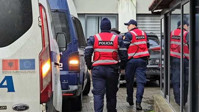 Skandali i mbetjeve &ldquo;Kurum&rdquo;, mb&euml;rrijn&euml; n&euml;