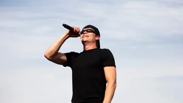 Nd&euml;rron jet&euml; n&euml; mosh&euml;n 47 vje&ccedil;are k&euml;ng&euml;tari