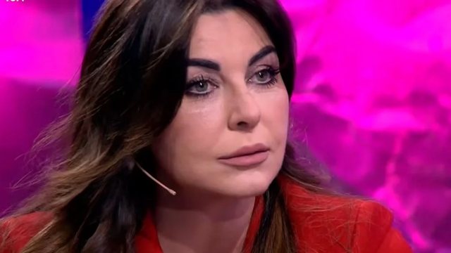 Gazetarja e njohur RR&Euml;FEN mes LOT&Euml;SH humbjen e prind&euml;rve: Isha 23