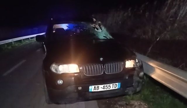 Aksident i r&euml;nd&euml; n&euml; Lushnje, shoferi i &ldquo;BMW&rdquo;