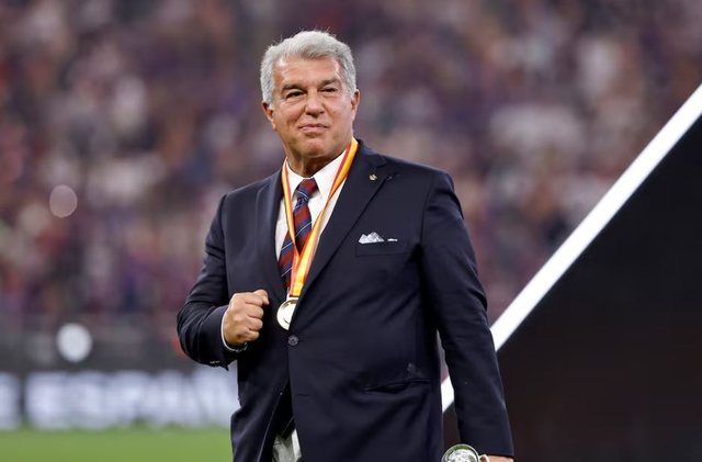 Barcelona mbetet pa president, Laporta jep dor&euml;heqjen: Po e l&euml; klubin