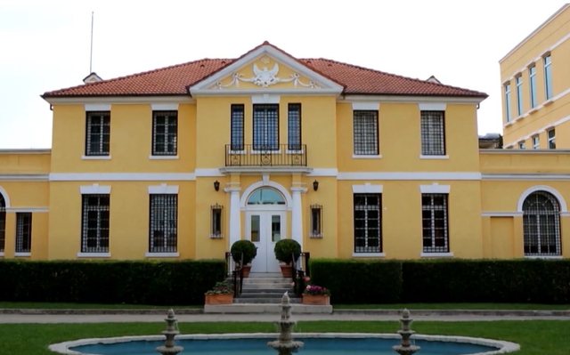 Ambasada Amerikane paralajm&euml;ron qytetar&euml;t p&euml;r protest&euml;n e 10