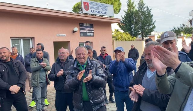 FOTO/ &ldquo;Jan&euml; tokat tona&rdquo;- Policia i th&euml;rret p&euml;r