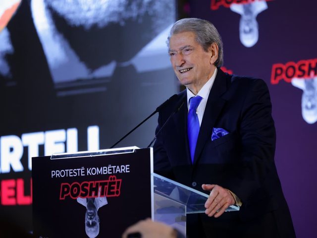 "Momenti m&euml; kritik t&euml; Shqip&euml;ris&euml; n&euml; 35 vitet e