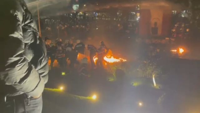 "N&euml;se i falim p&euml;rs&euml;ri..."/ Erion Bra&ccedil;e: Protesta