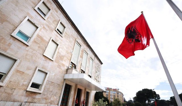 K&euml;shilli i Ministrave b&euml;n disa ndryshime! Rritje pagash, ndryshime