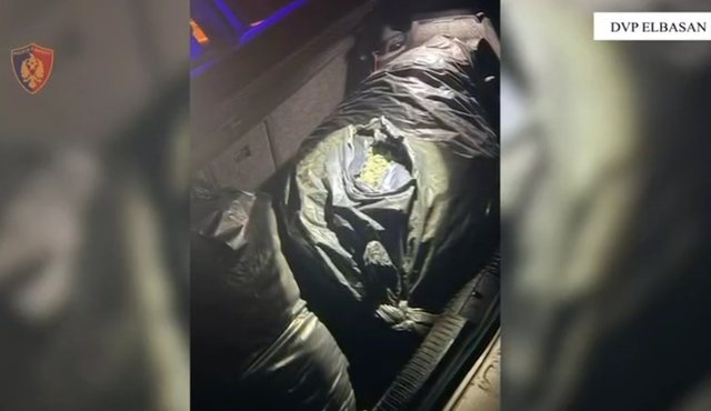 EMRAT/ Goditet grupi i trafikut t&euml; drog&euml;s, 4 n&euml; pranga,