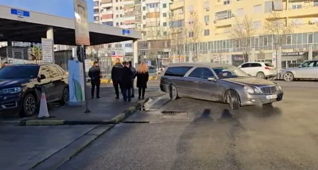 U asfiksuan nga monoksidi i karbonit/ Mb&euml;rrijn&euml; n&euml; atdhe trupat e