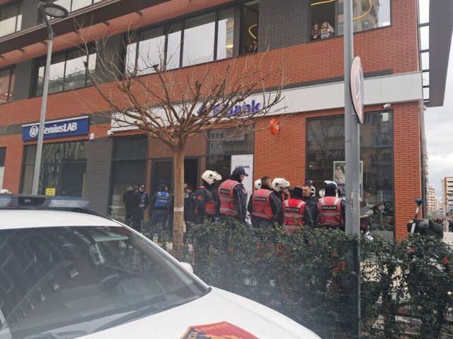 EMRI/ Q&euml;llohet me arm&euml; brenda filialit t&euml; Fibank n&euml;