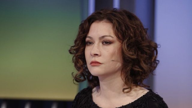 &ldquo;Rogerti po luan fort por&hellip;&rdquo;, Egla Ceno komenton banor&euml;t