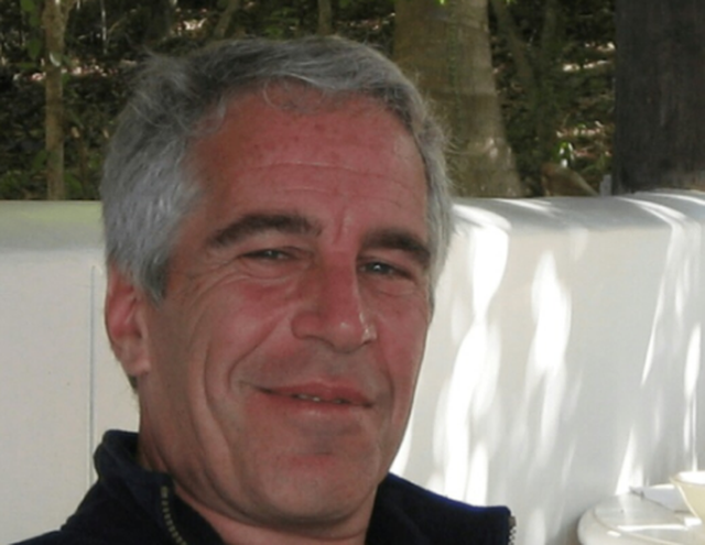 Rrjetet pro-Kremlinit p&euml;rdorin dokumentet Epstein p&euml;r t&euml; sulmuar