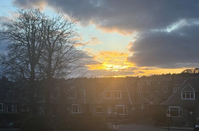 Qyteti skocez zgjohet nga rrezet e diellit pas 21 dit&euml;sh n&euml;