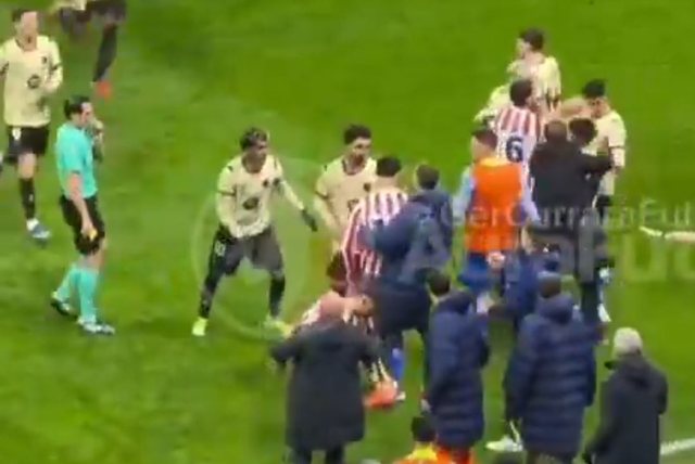 VIDEO/ P&euml;rleshja e Jamalit me lojtarin e Atletikos, &ccedil;far&euml;