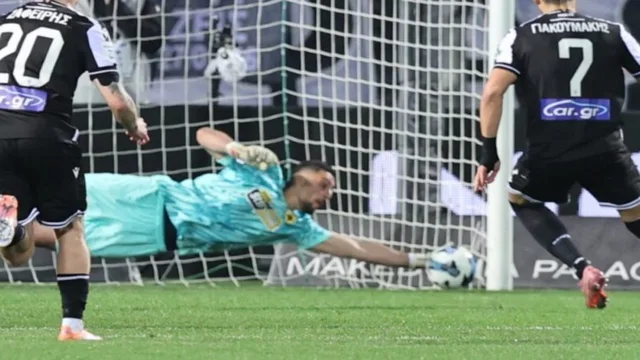 Mrekullia e Strakosh&euml;s, shp&euml;ton port&euml;n nga goli, pret