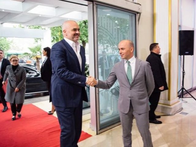 &ldquo;M&euml; jepni telefonin&rdquo; &ndash; Pronari i Spitalit Amerikan