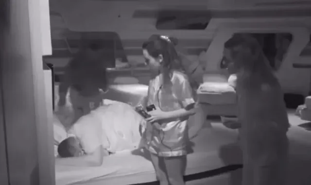 Momente tensioni në shtëpi, Selin godet Rogertin! (VIDEO)