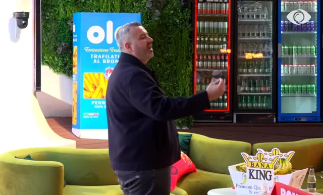 &ldquo;Familja ime i ka dh&euml;n&euml; buk&euml;&rdquo;/ Rogerti p&euml;r