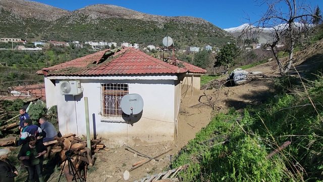 Shembet toka në Delvinë, rrezikohen shumë banesa nga