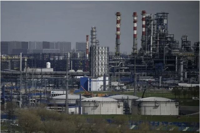 Sllovakia shpall gjendje emergjente nafte p&euml;r shkak t&euml; luft&euml;s