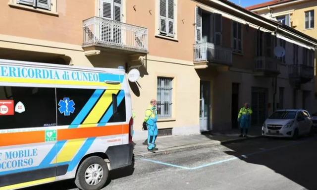 53-vje&ccedil;ari shqiptar gjendet i pajet&euml; n&euml; banes&euml;n e tij,