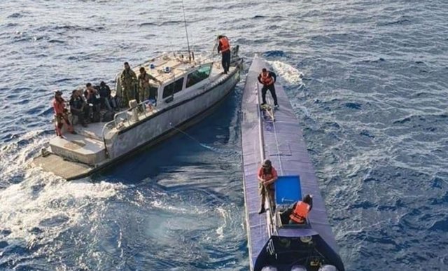 Nëndetësja me 4 tonë kokainë sekuestrohet në brigjet e