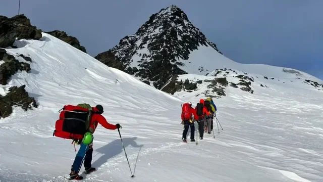 E dashura e tij vdiq nga i ftohti n&euml; mal, alpinisti austriak shpallet