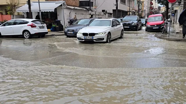 P&euml;rmbyten rrug&euml;t e Durr&euml;sit! V&euml;shtir&euml;si n&euml;