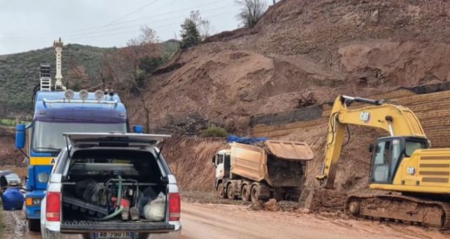 FOTO/ Moti i keq, r&euml;nie inertesh n&euml; disa akse rrugore n&euml; Elbasan,