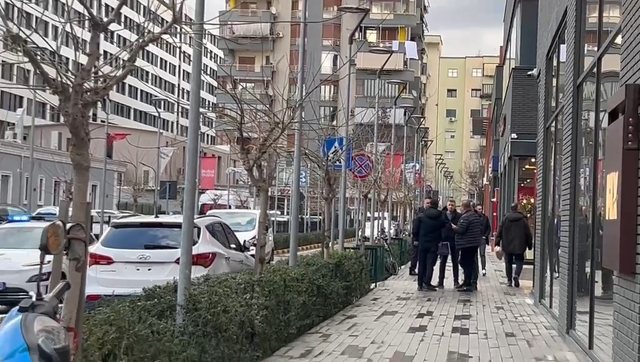 Si nisi sherri n&euml; Rrug&euml;n e Kavaj&euml;s/ 34-vje&ccedil;ari u