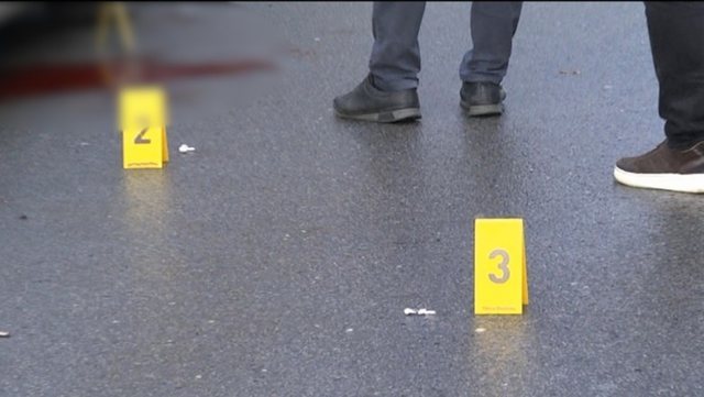 Pellg gjaku dhe kufje të rëna përtokë/ FOTO nga rruga